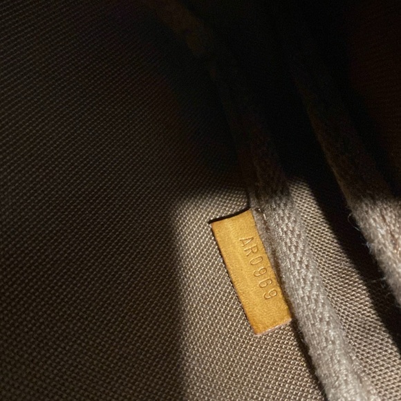 Aunthentic ❌sold on my fbpageLUXONLINECANADA - Picture 15 of 17